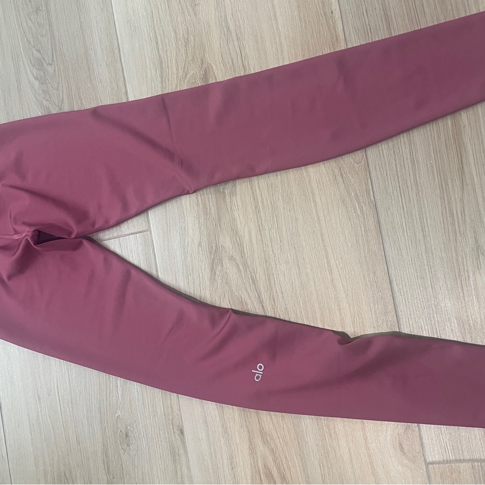 ALO Yoga Dusty Rose Leggings Sz XS 27” inseam - Picture 3 of 4